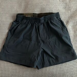 Lululemon Men’s Bowline Short 5” - Small - True Navy